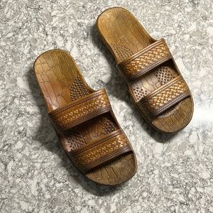 Hawaii brown sandal. Size 11.